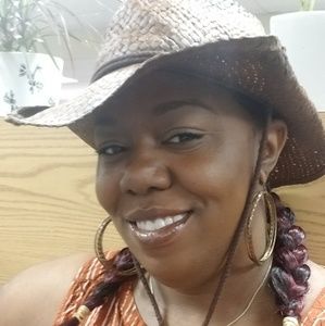 Meet your Posher, Aisha